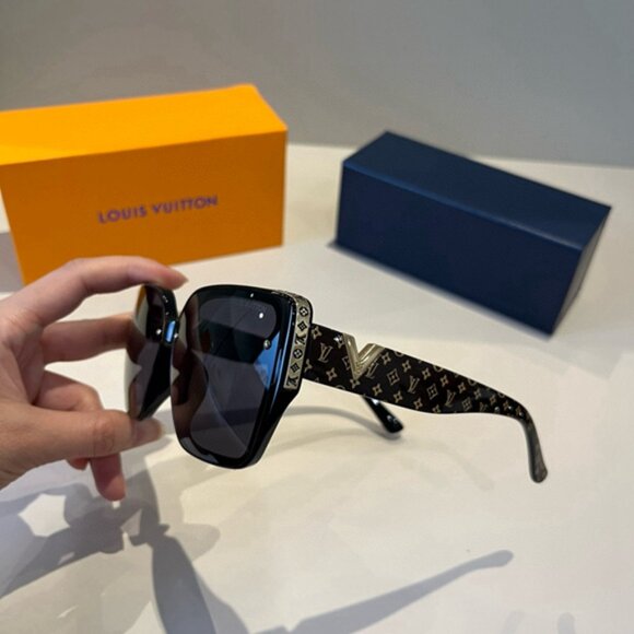 Louis Vuitton Women\'s Black Sunglasses main image 5